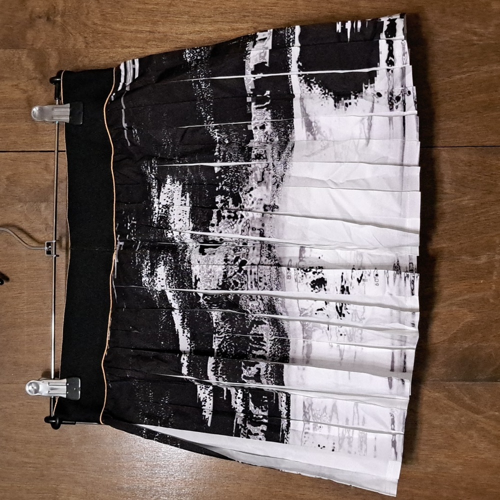 Adidas NY Pleated Skirt - Picture 2 of 9